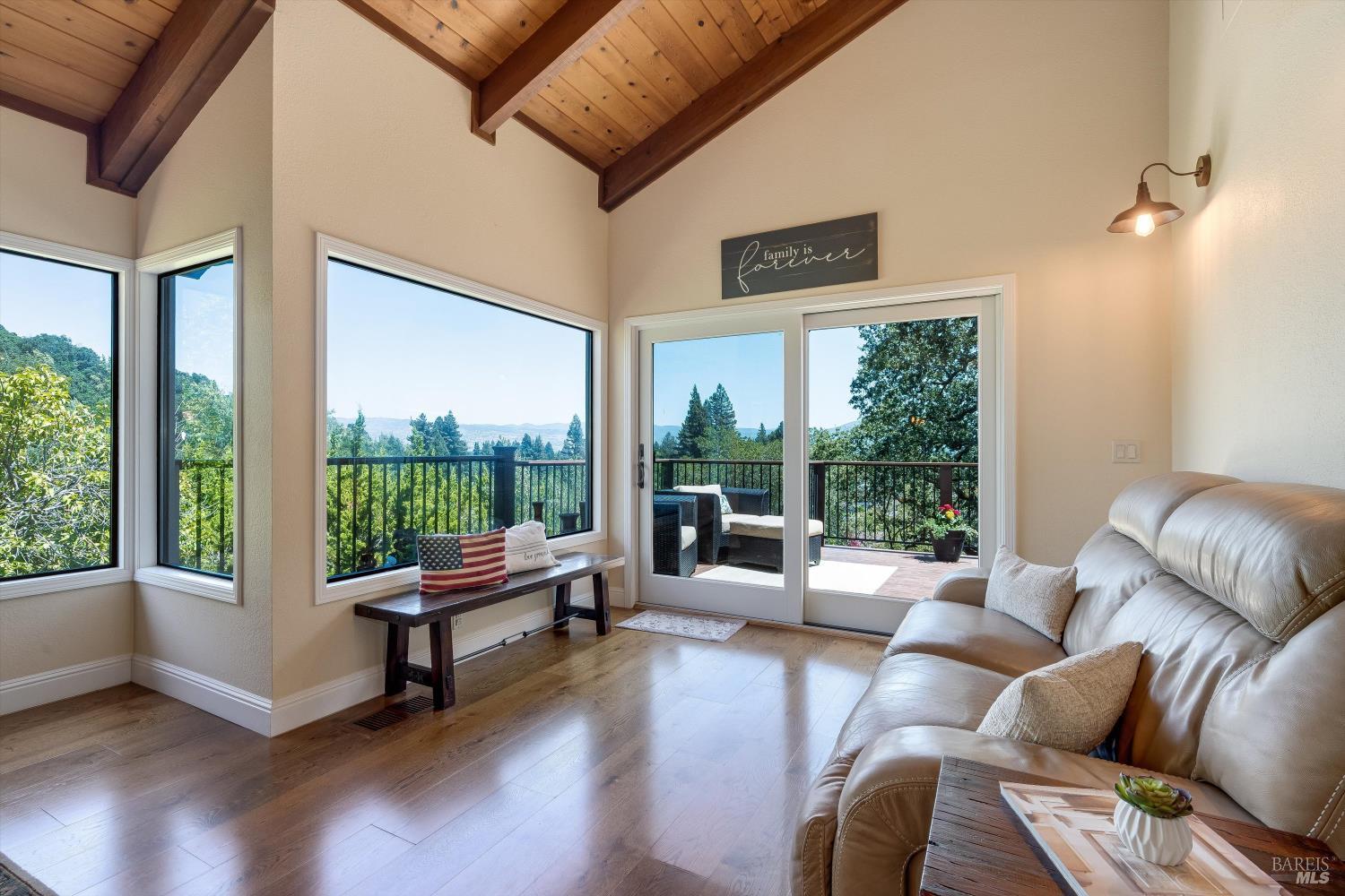 10 Skycrest Way