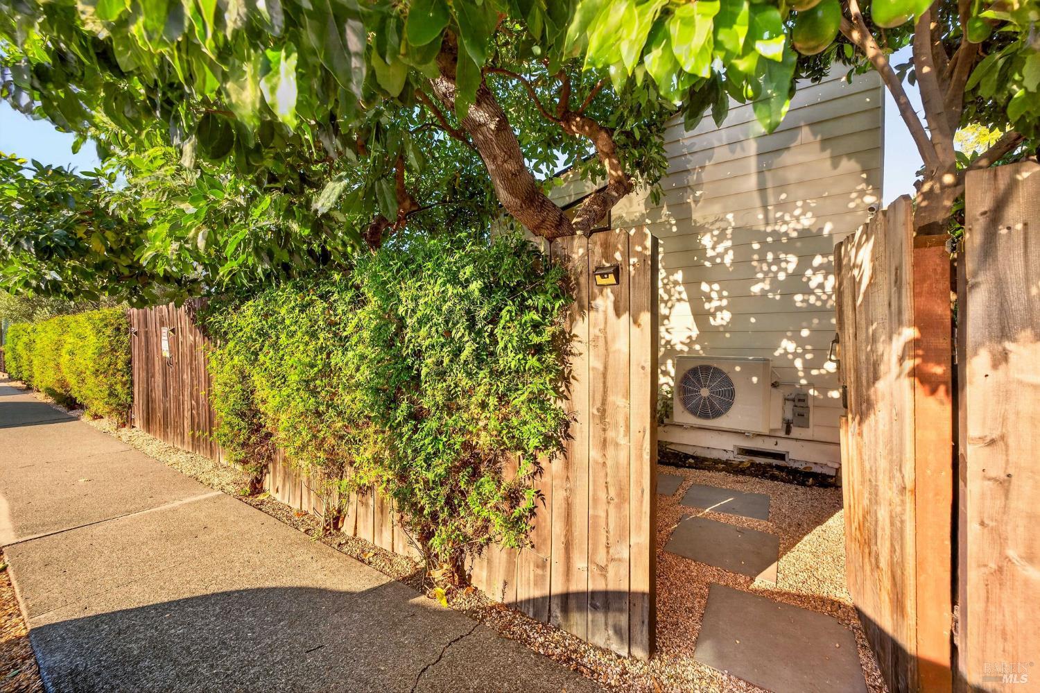 1571 Menlo Avenue