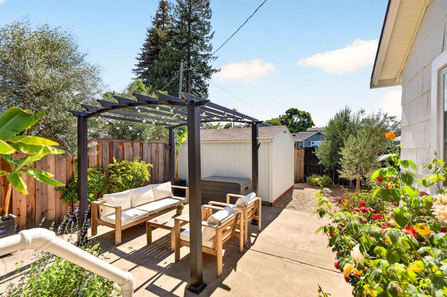 1571 Menlo Avenue