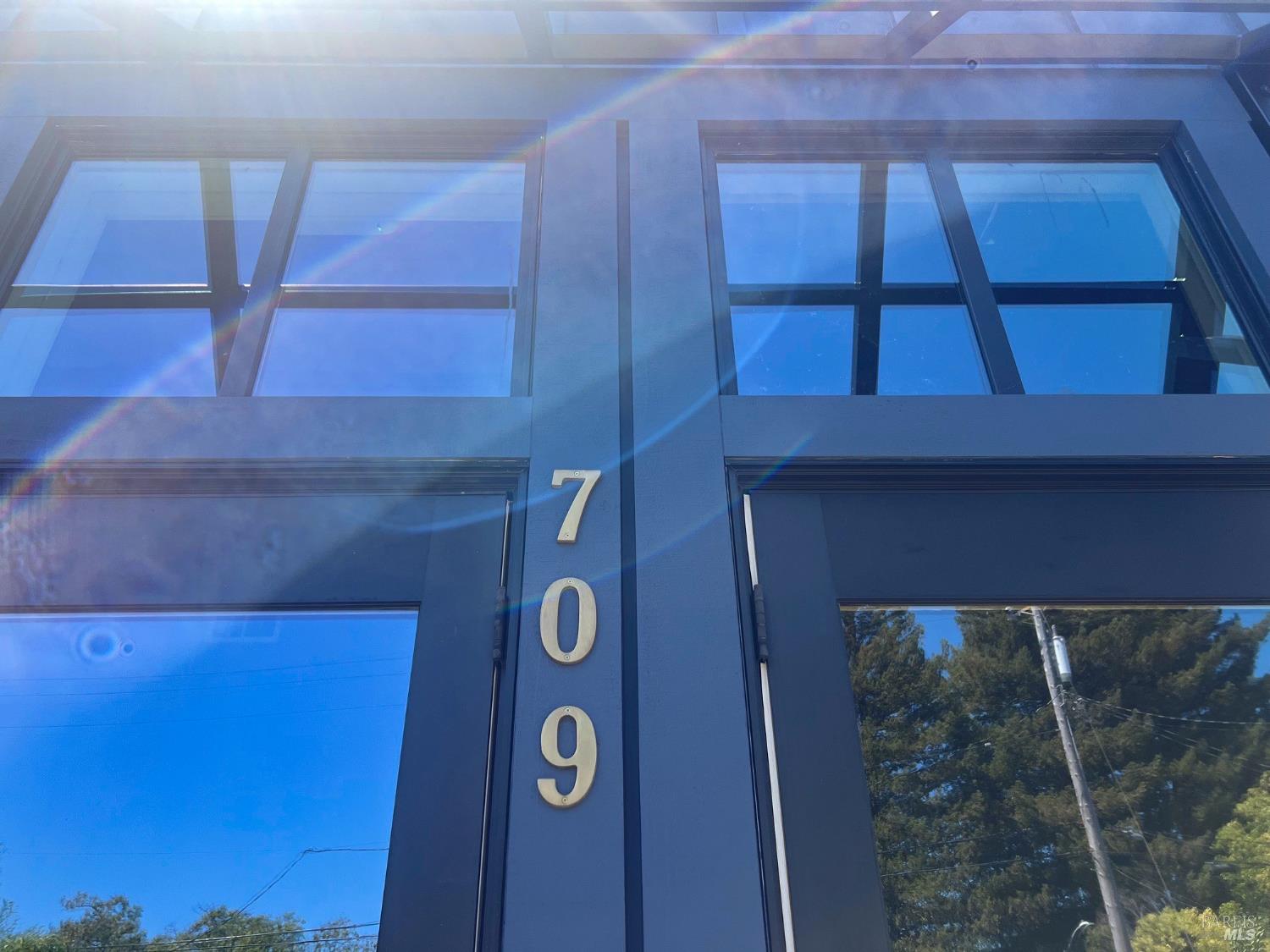 709 California. Boulevard