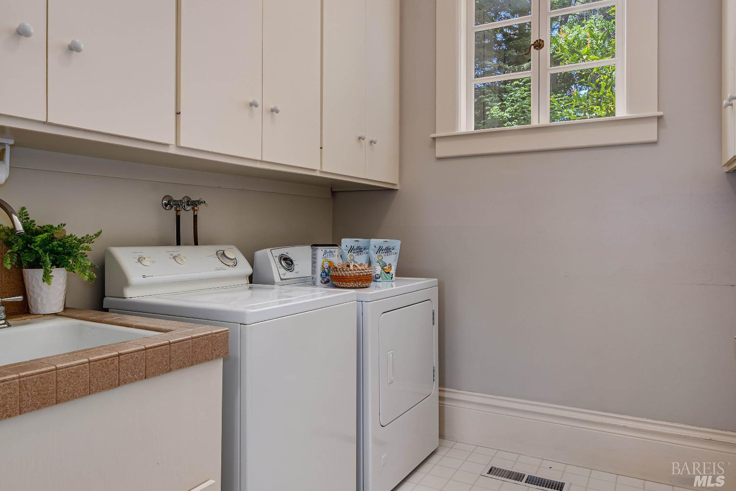 1105 Lodi Lane