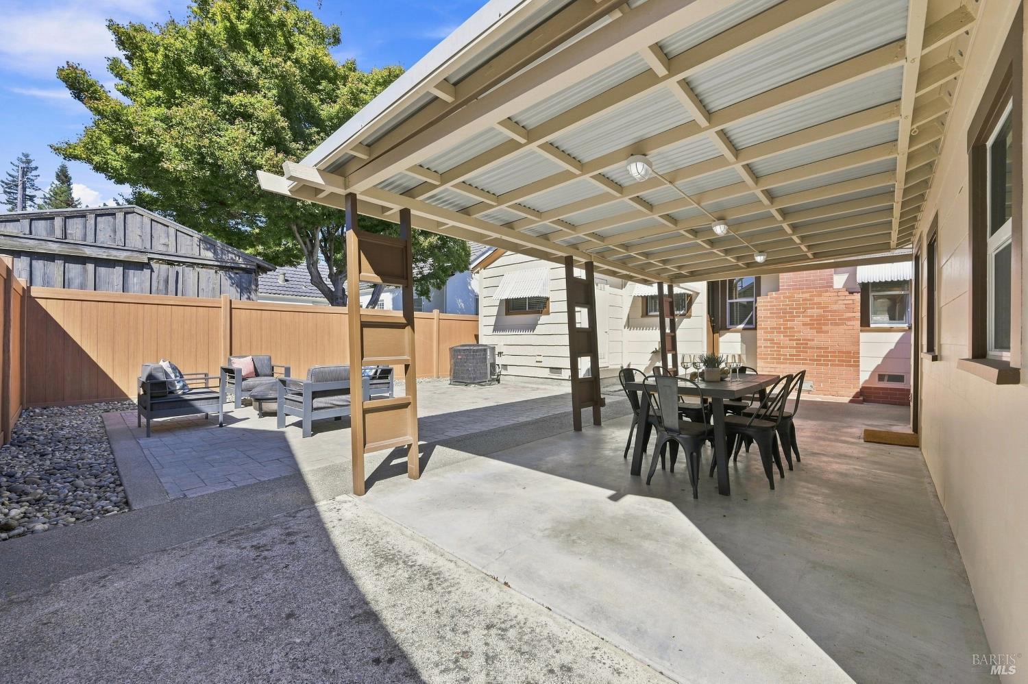 487 Seymour Street