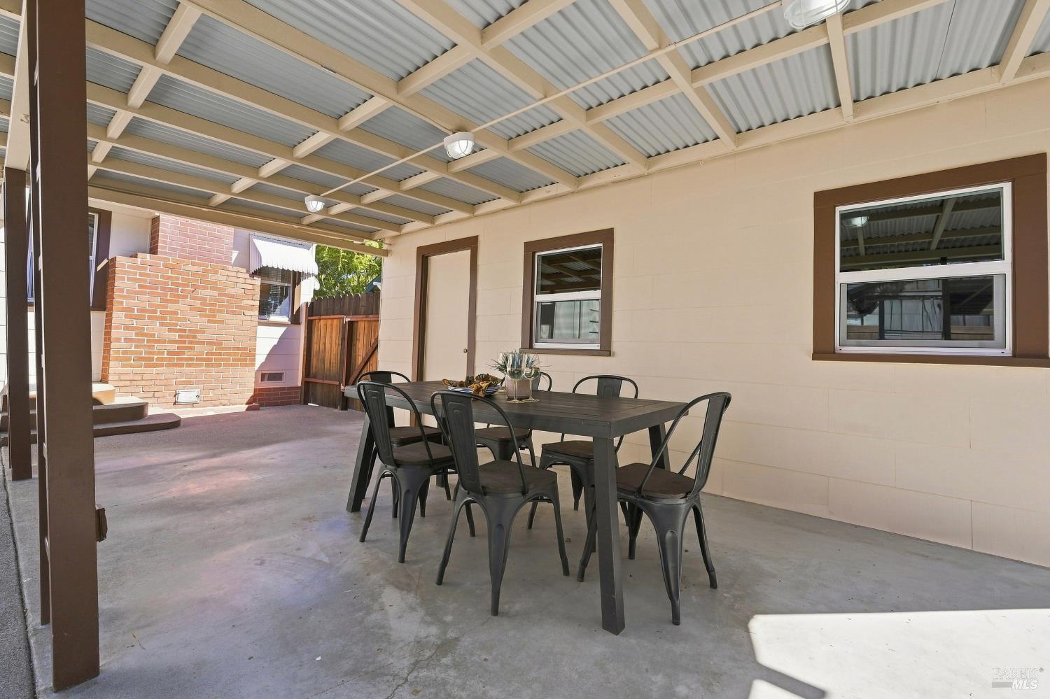 487 Seymour Street