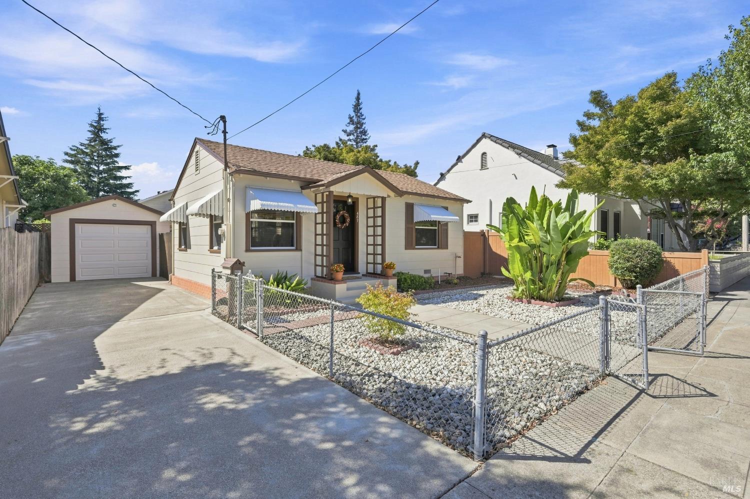487 Seymour Street