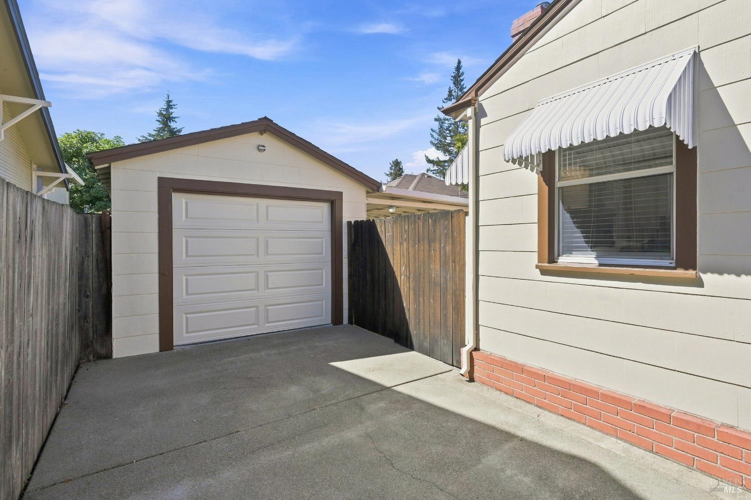 487 Seymour Street
