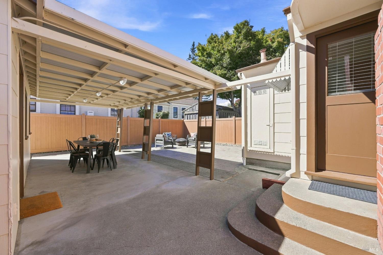 487 Seymour Street