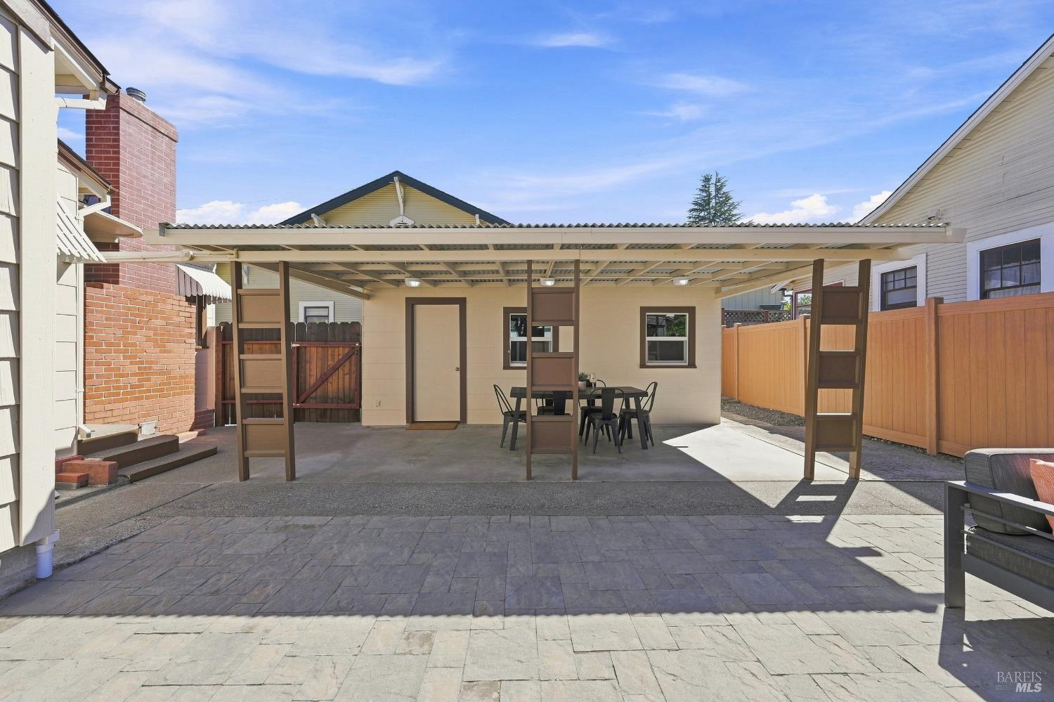487 Seymour Street