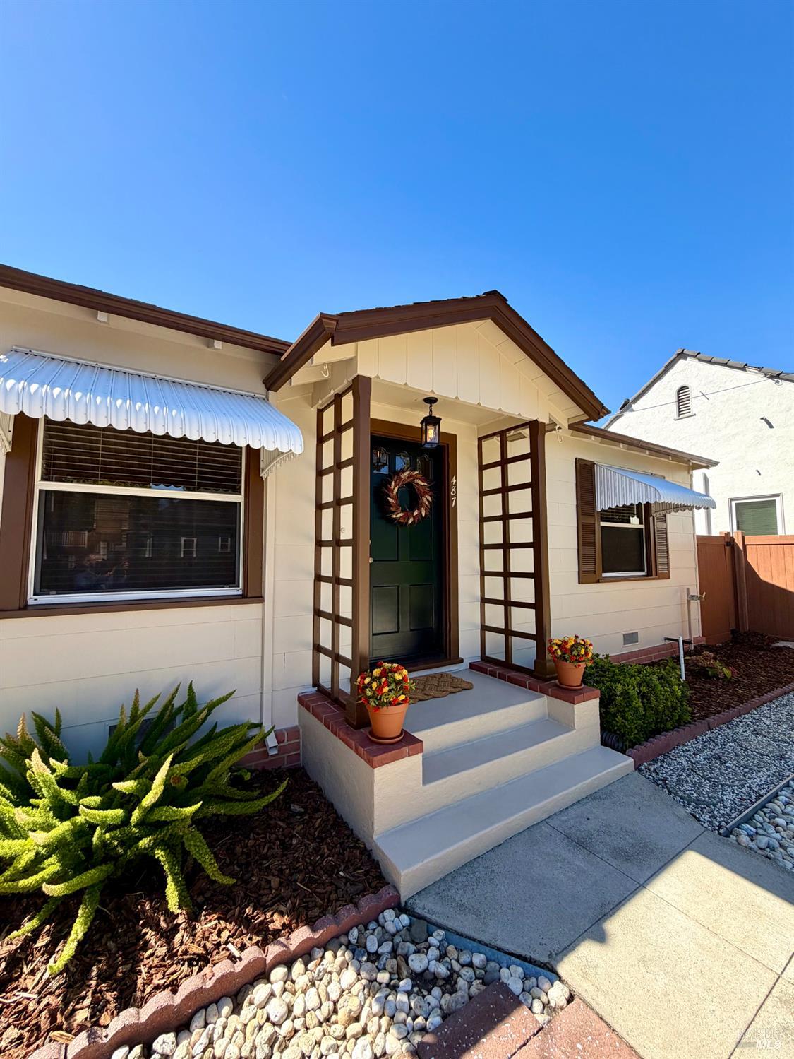 487 Seymour Street