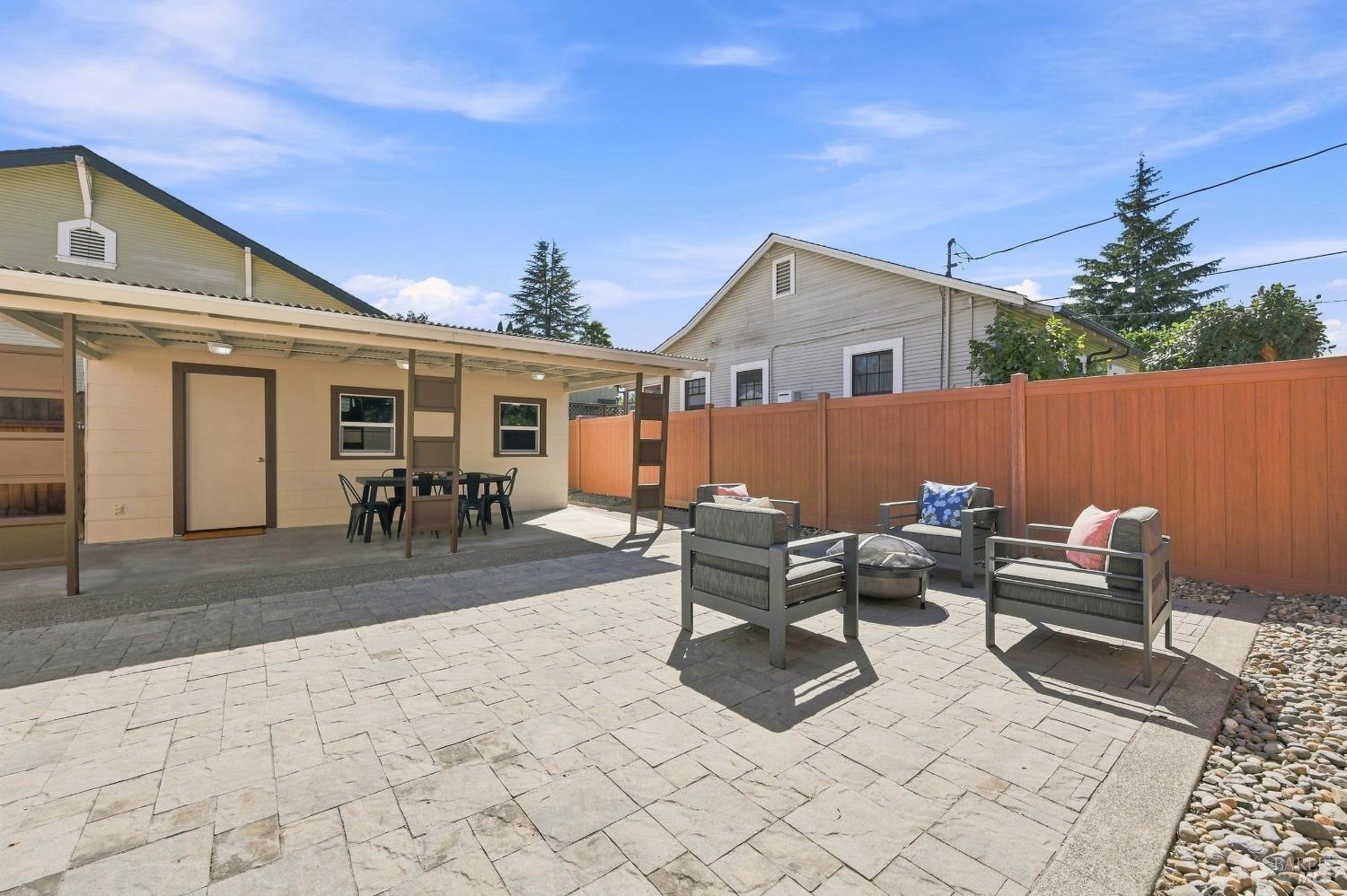 487 Seymour Street