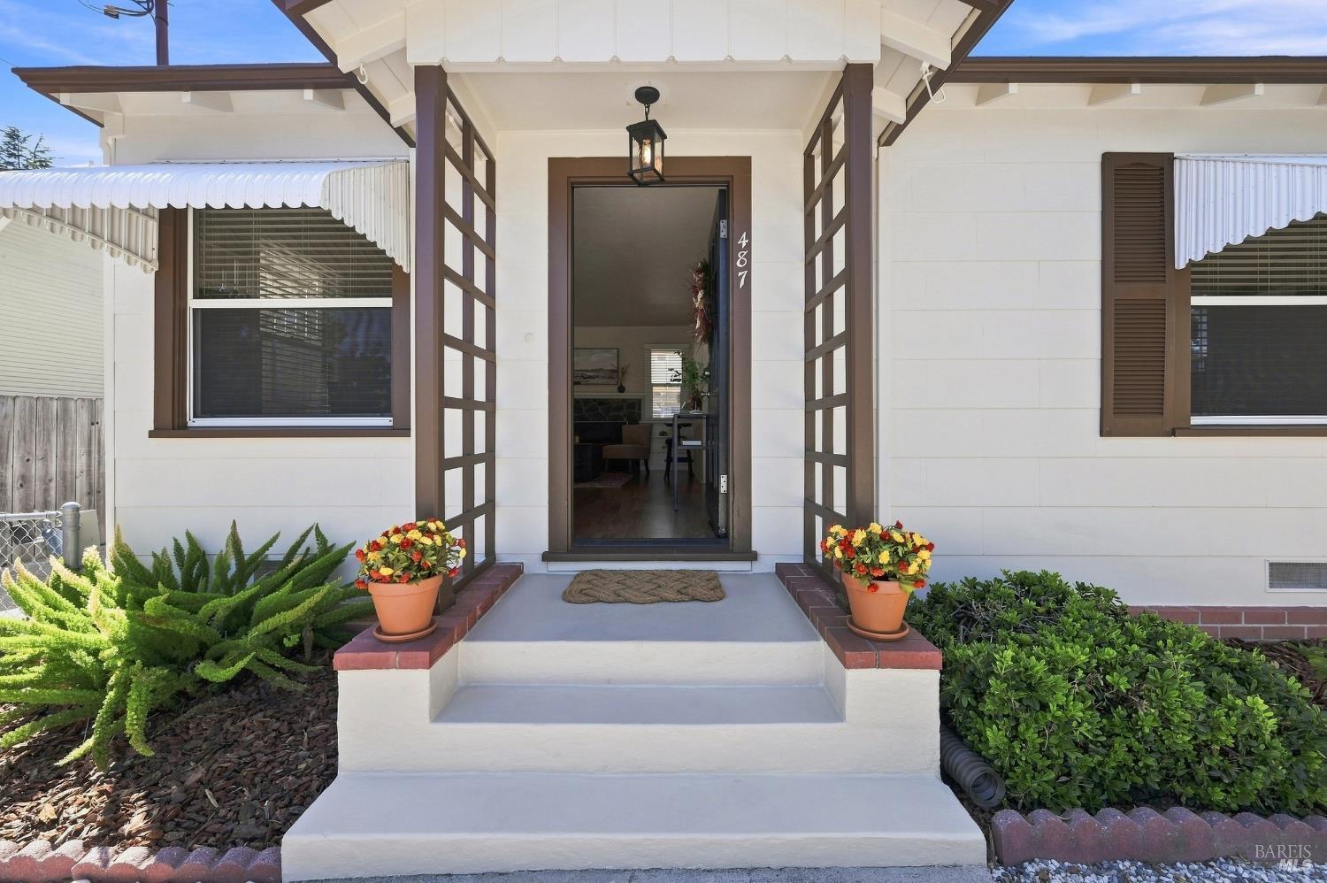 487 Seymour Street