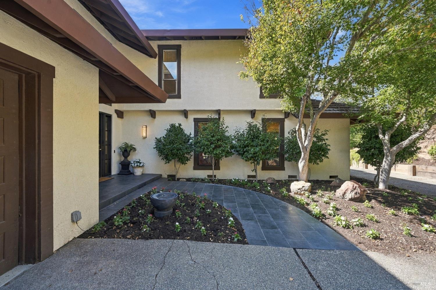 9 Burning Tree Court