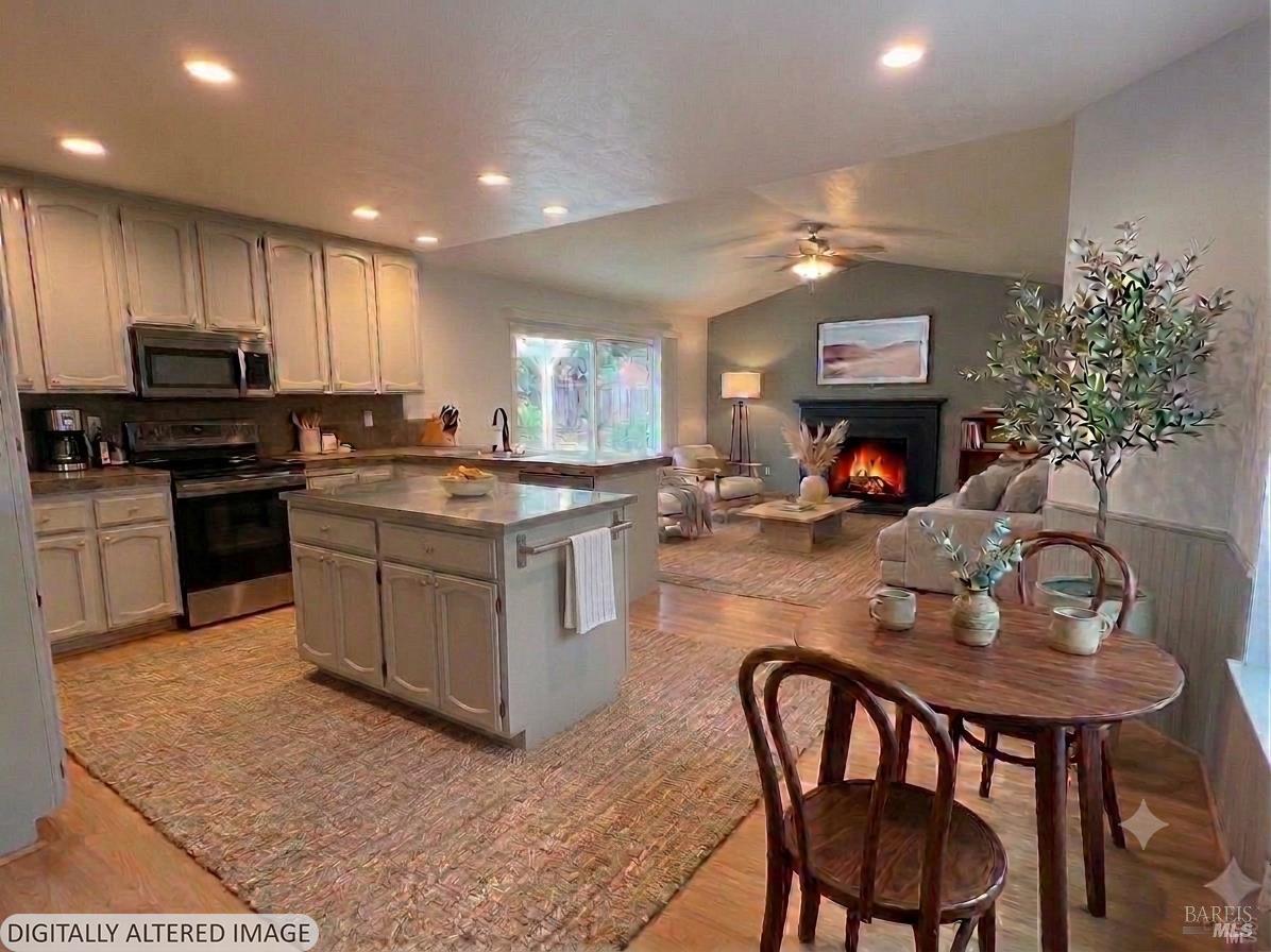 648 Chaucer Lane