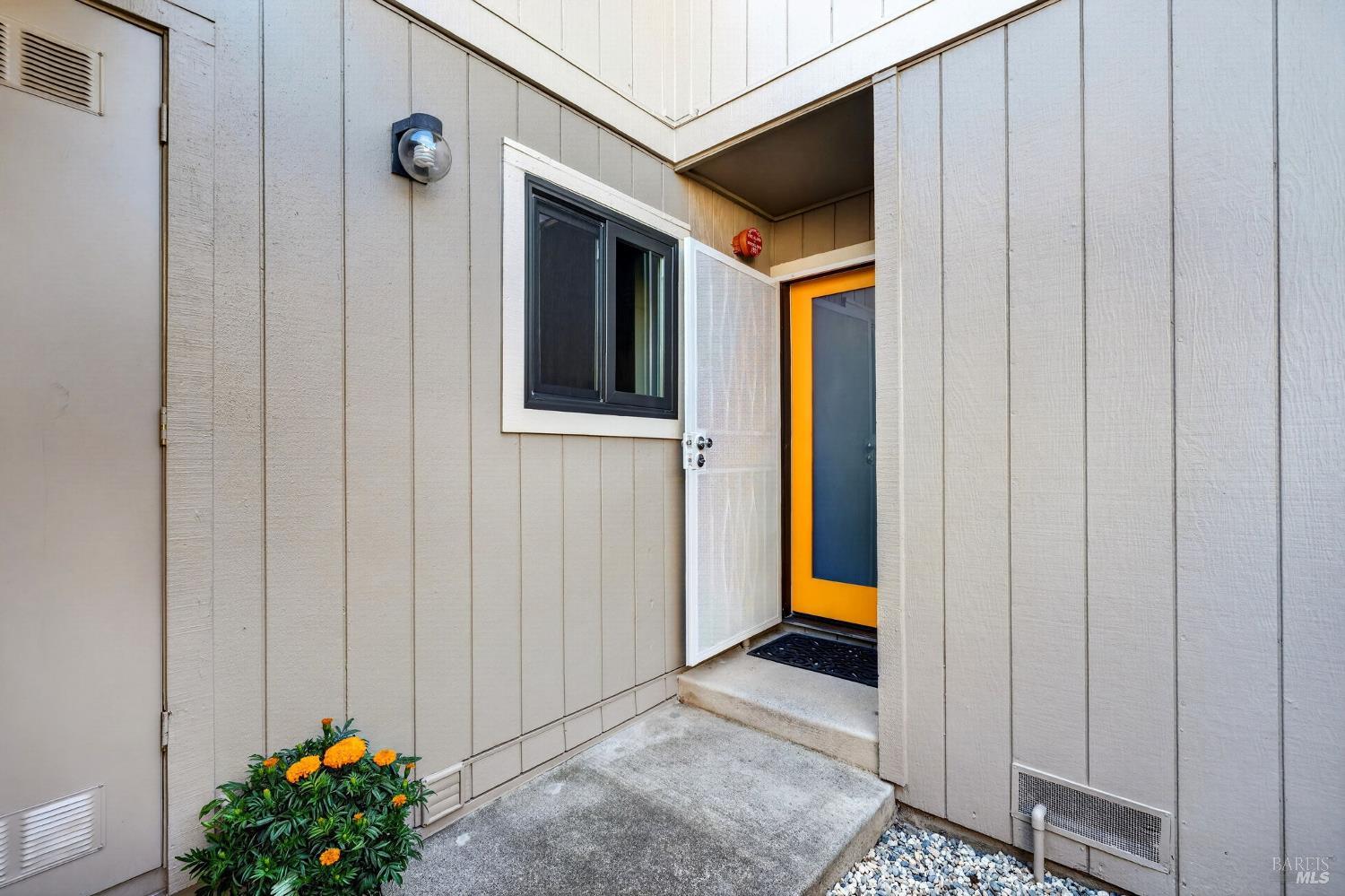 27 Blossom Court W