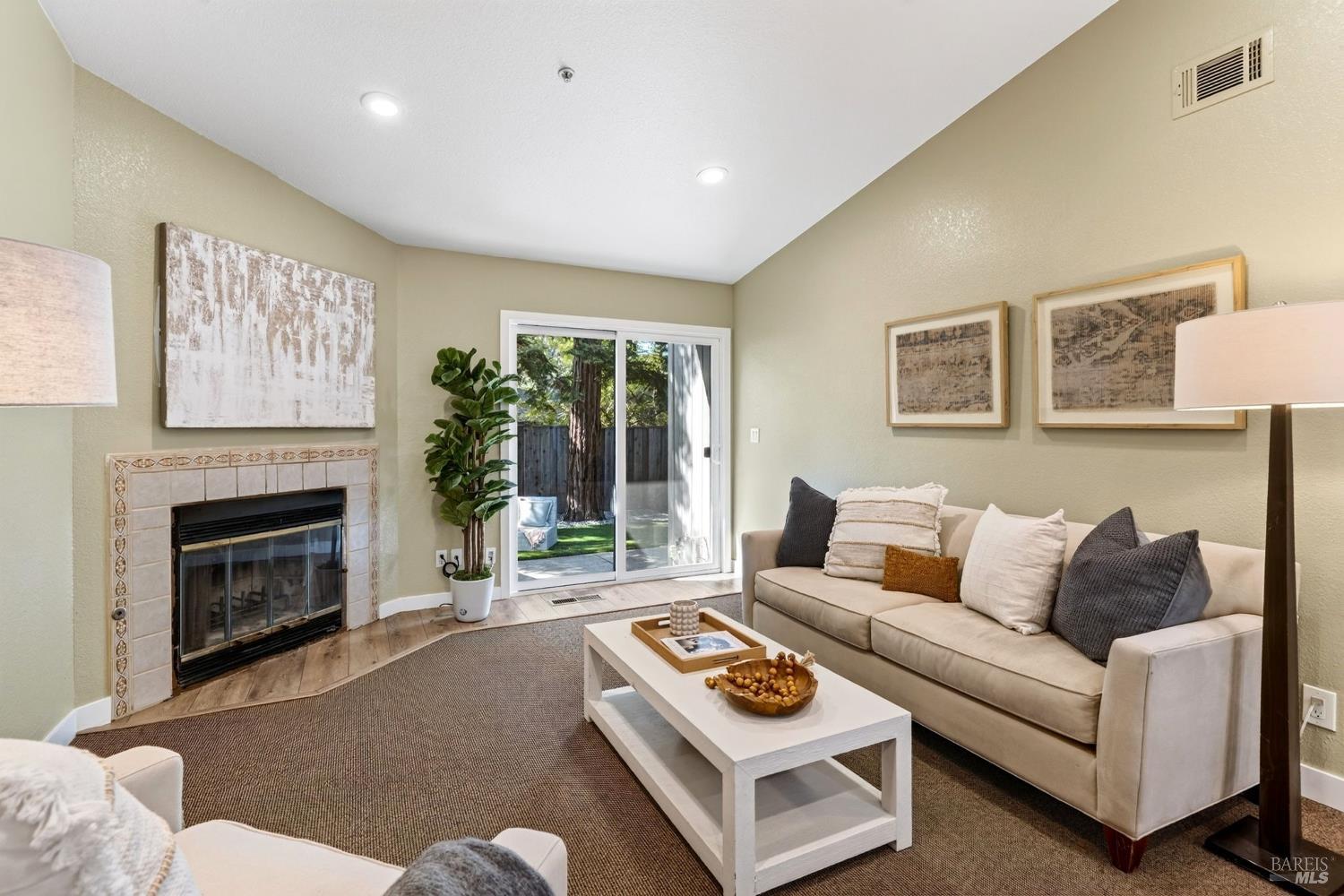 27 Blossom Court W