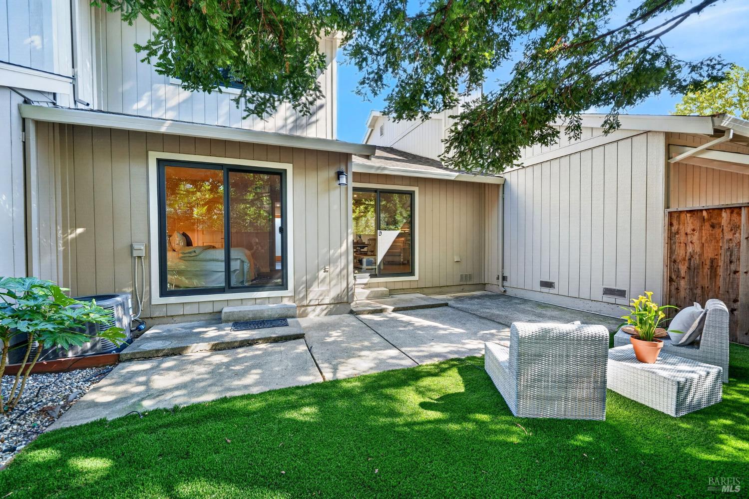 27 Blossom Court W