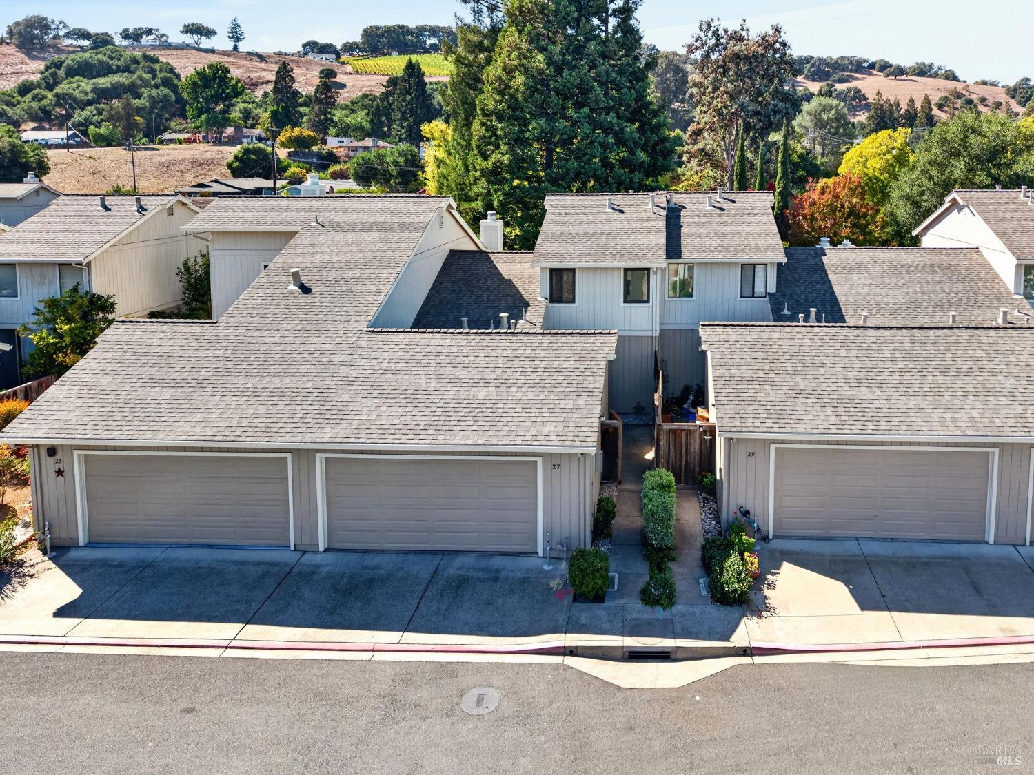 27 Blossom Court W