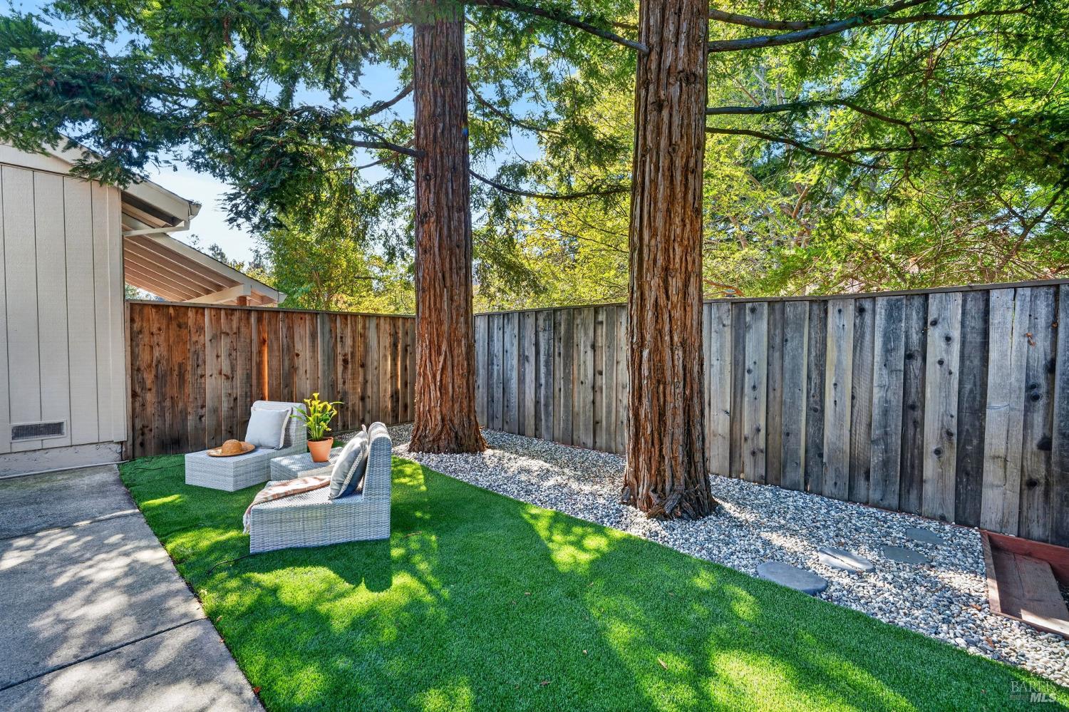 27 Blossom Court W