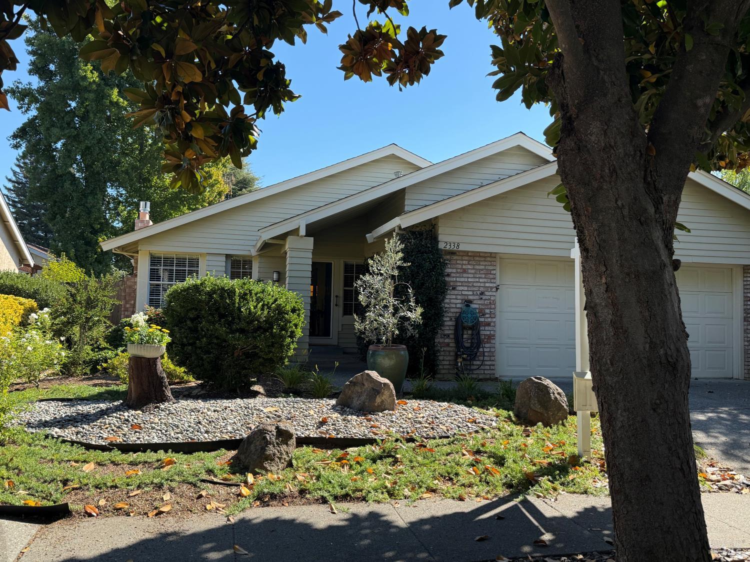 2338 Lakepark Drive