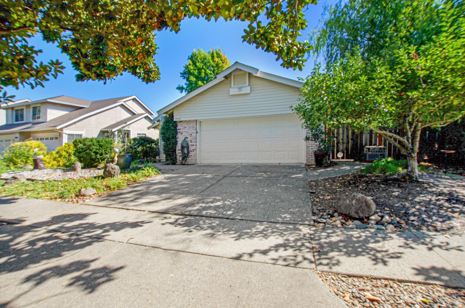 2338 Lakepark Drive