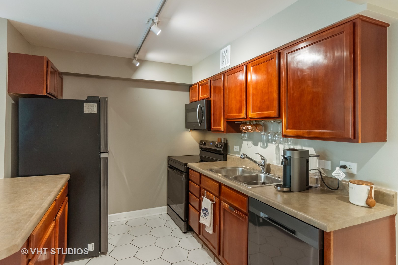 5854 N Kenmore Avenue Unit: 2B