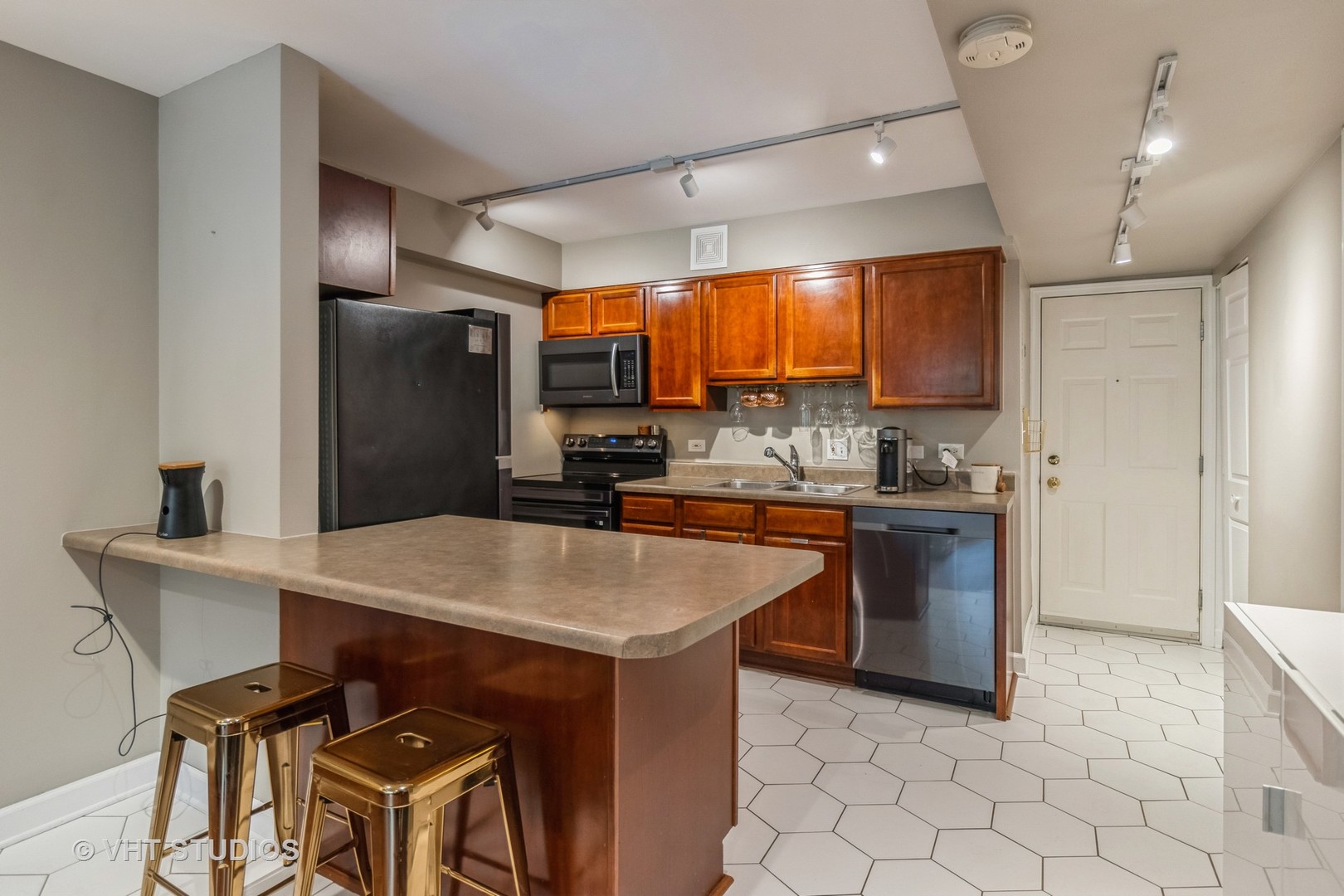 5854 N Kenmore Avenue Unit: 2B