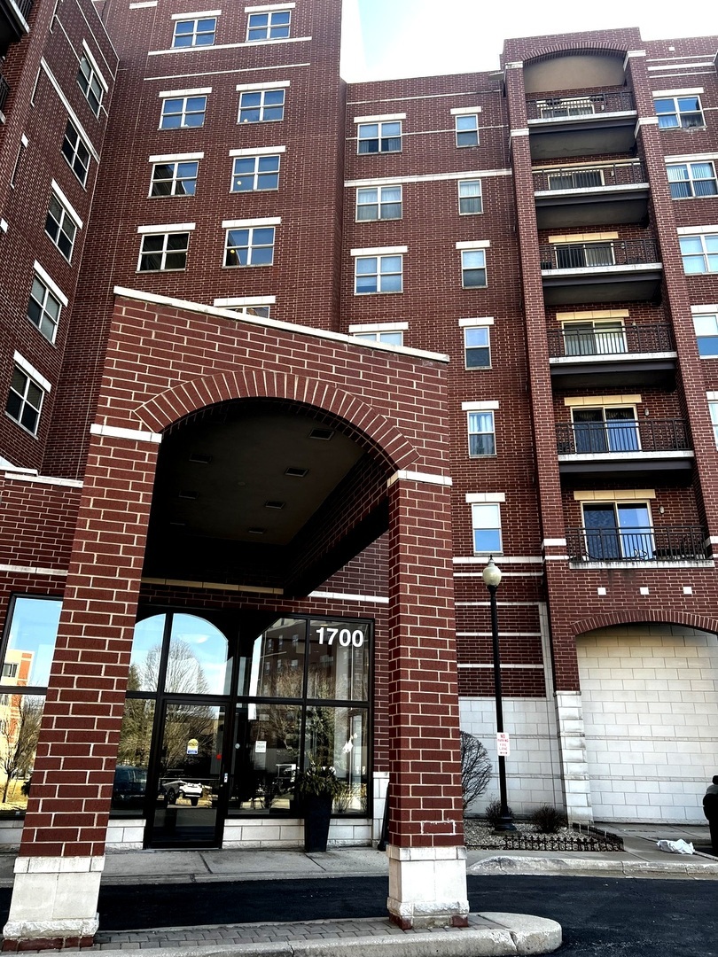 1700 Riverwoods Drive Unit: 406