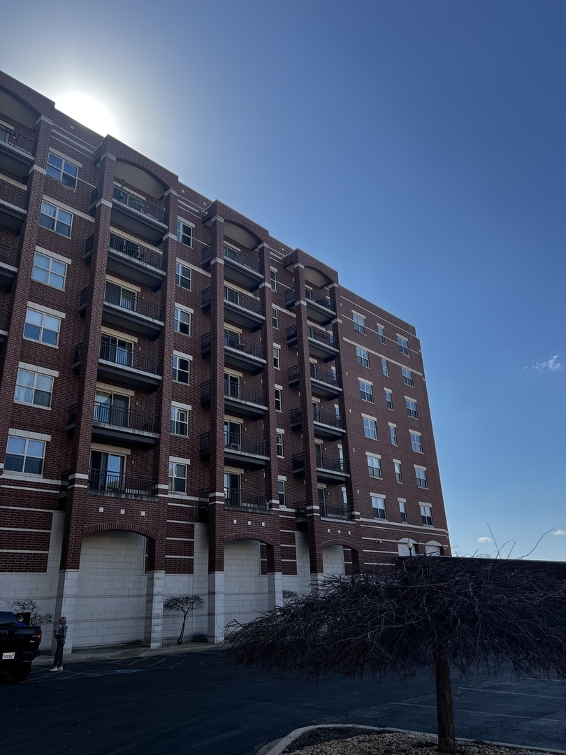 1700 Riverwoods Drive Unit: 406