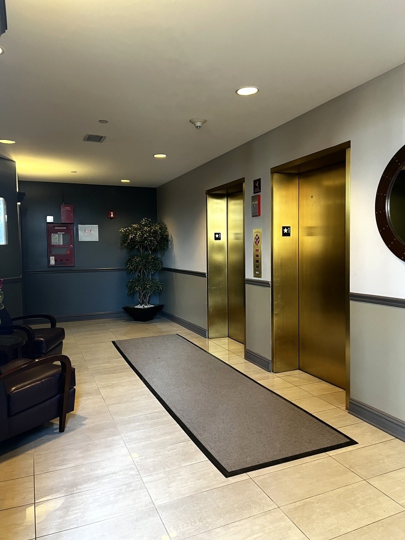 1700 Riverwoods Drive Unit: 406