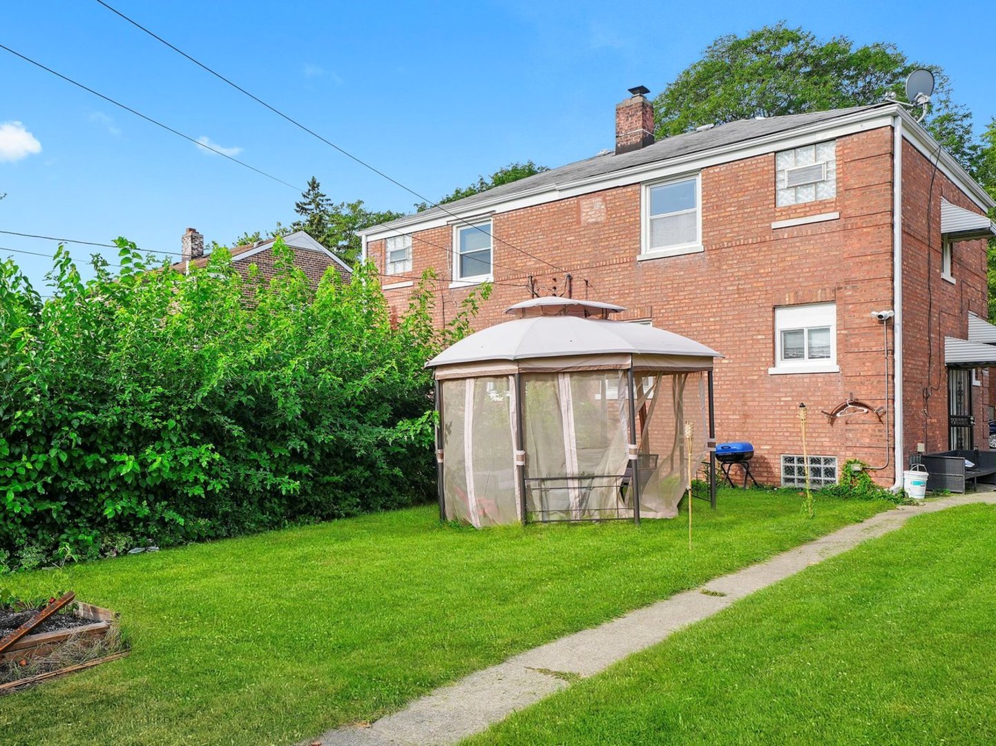 327 Geneva Avenue