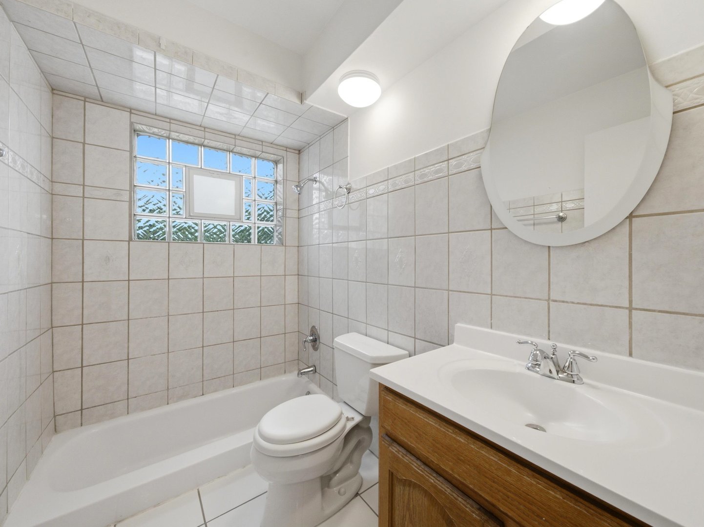 714 N Austin Boulevard Unit: 202