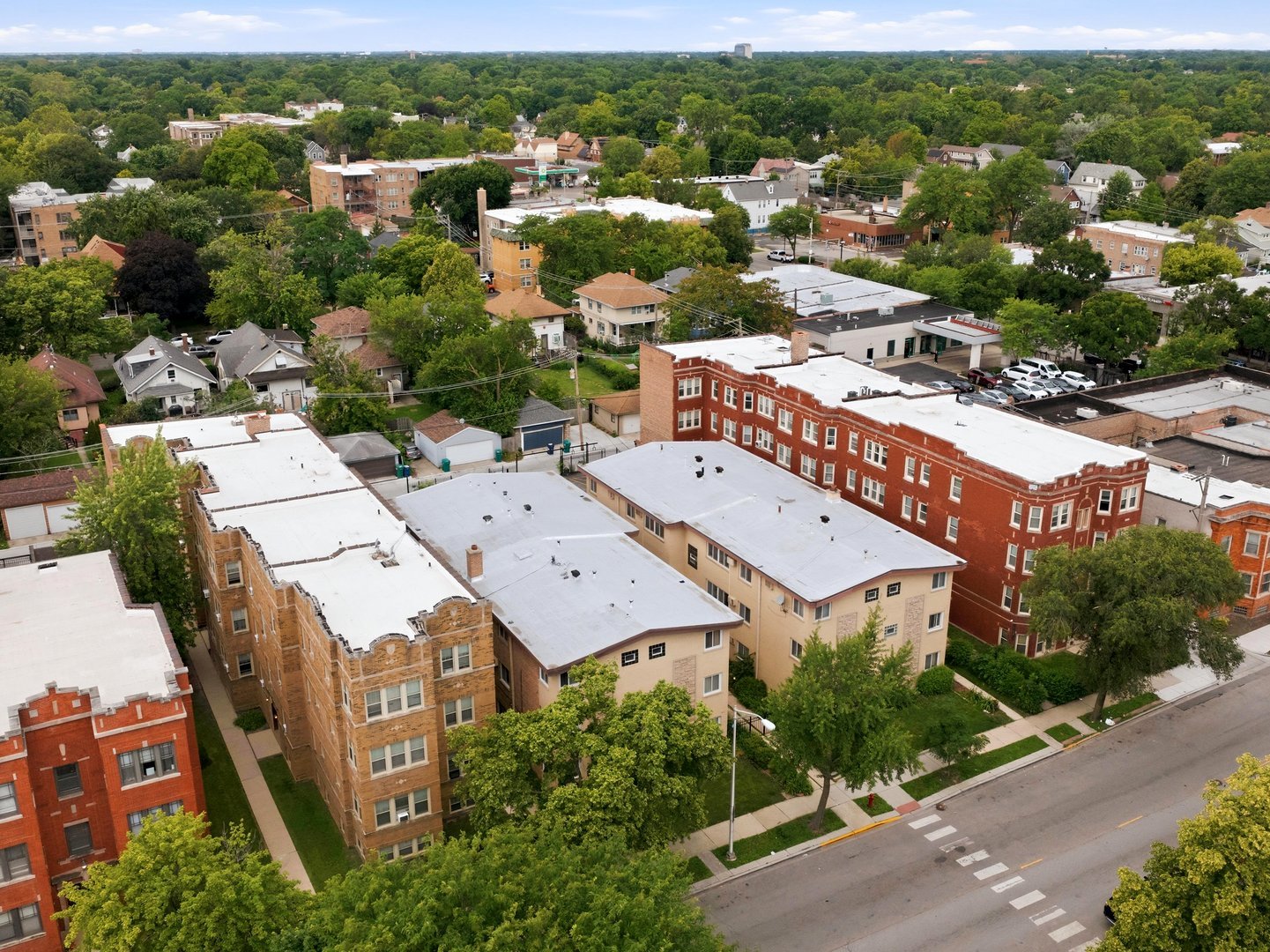 714 N Austin Boulevard Unit: 202