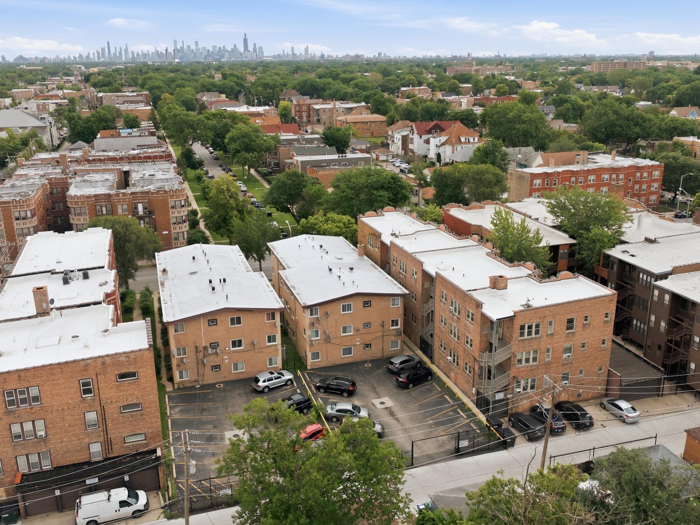 714 N Austin Boulevard Unit: 202
