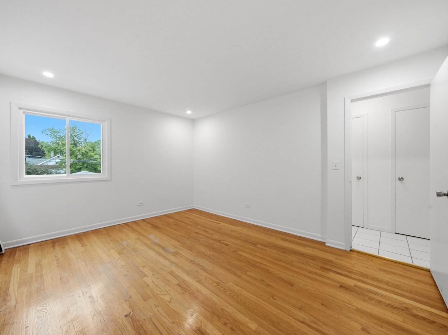 714 N Austin Boulevard Unit: 202