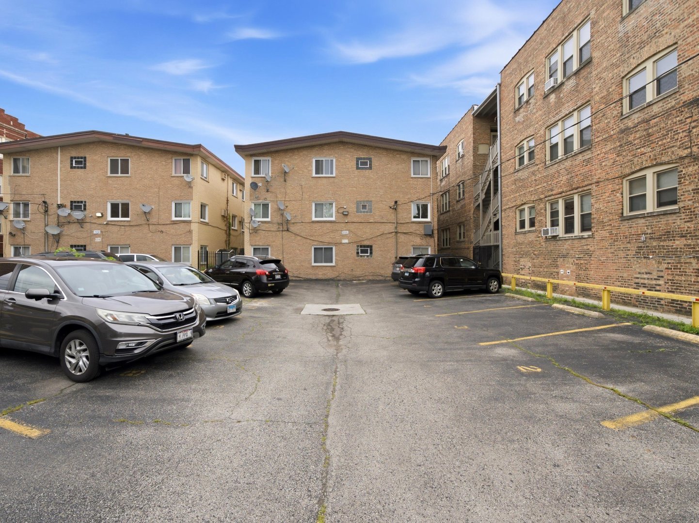 714 N Austin Boulevard Unit: 202