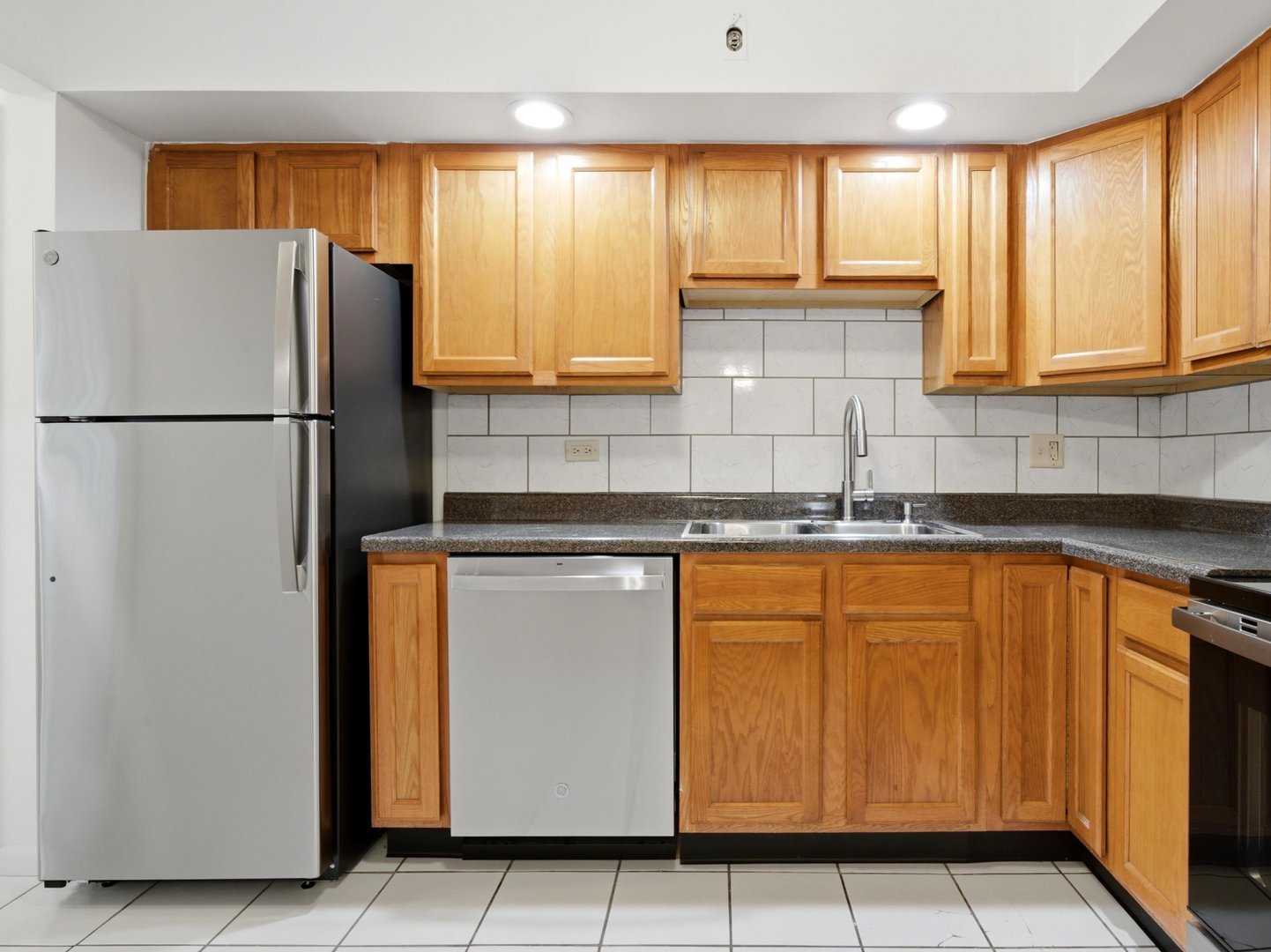 714 N Austin Boulevard Unit: 202