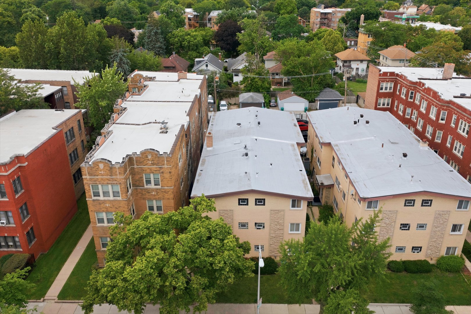 714 N Austin Boulevard Unit: 202