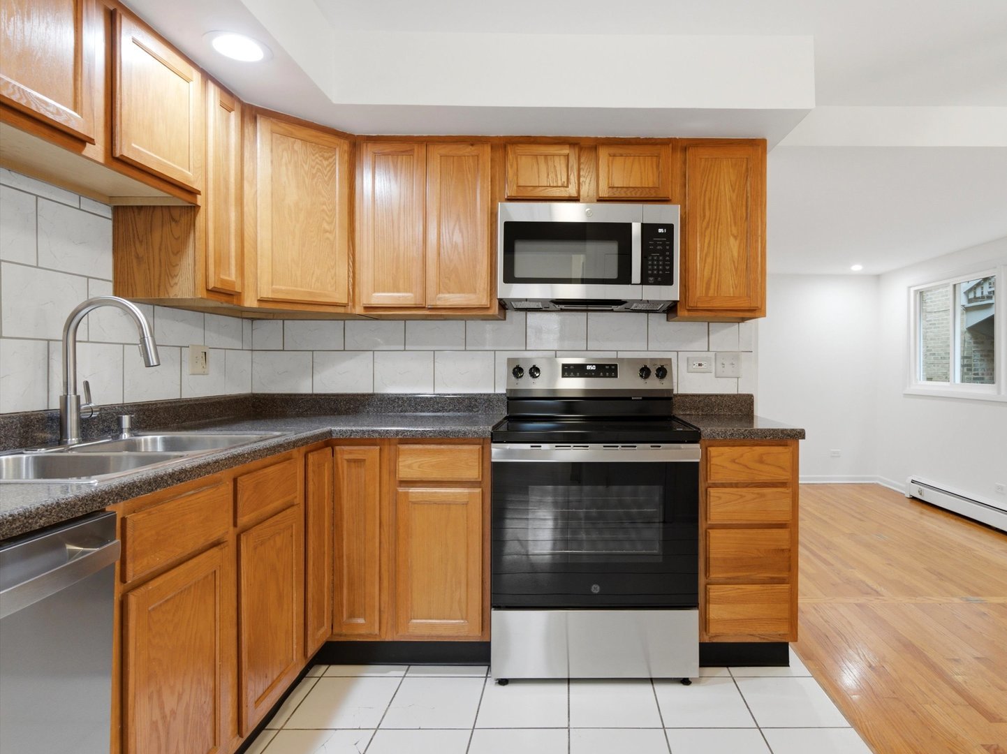 714 N Austin Boulevard Unit: 202