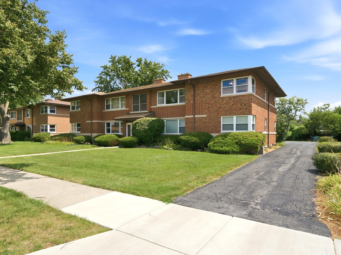 1421 Balmoral Avenue Unit: 2S