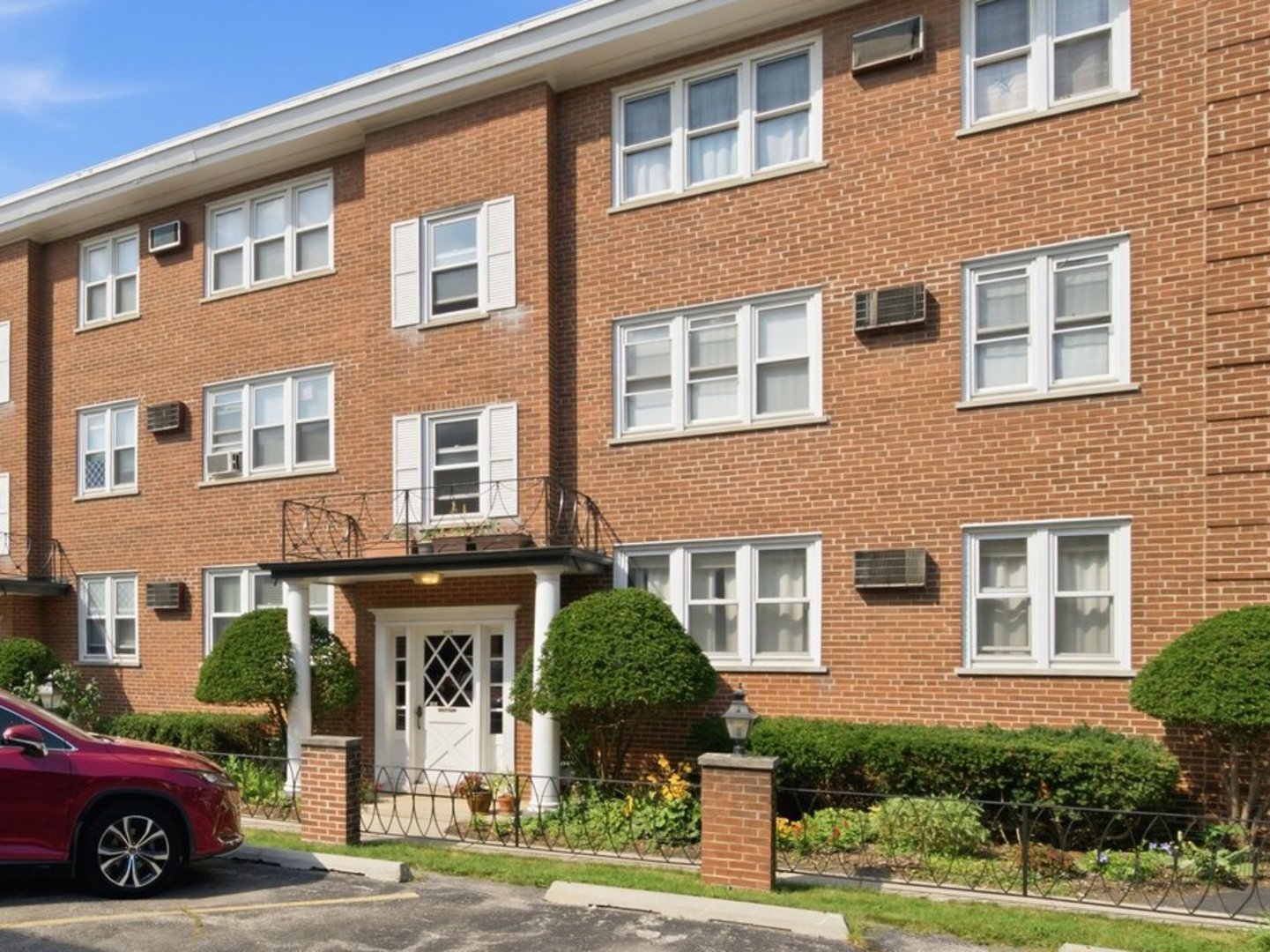 7318 Lake Street Unit: 4
