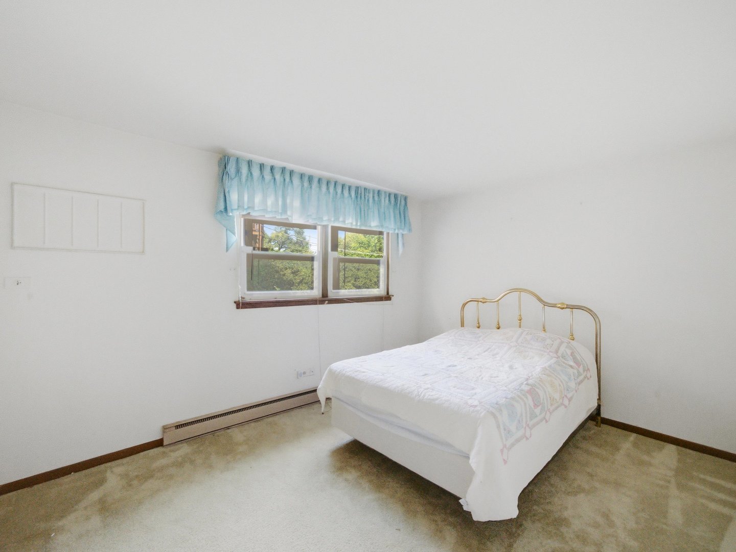 7318 Lake Street Unit: 4
