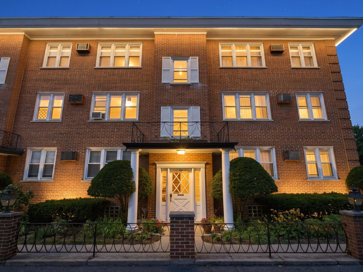 7318 Lake Street Unit: 4