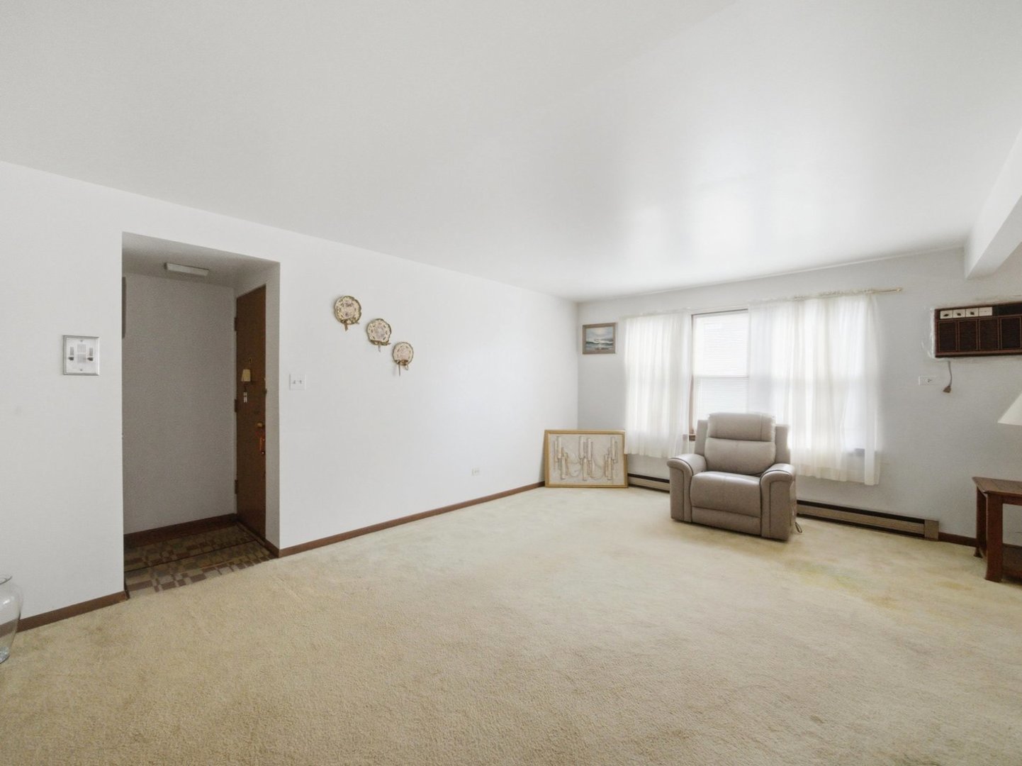 7318 Lake Street Unit: 4