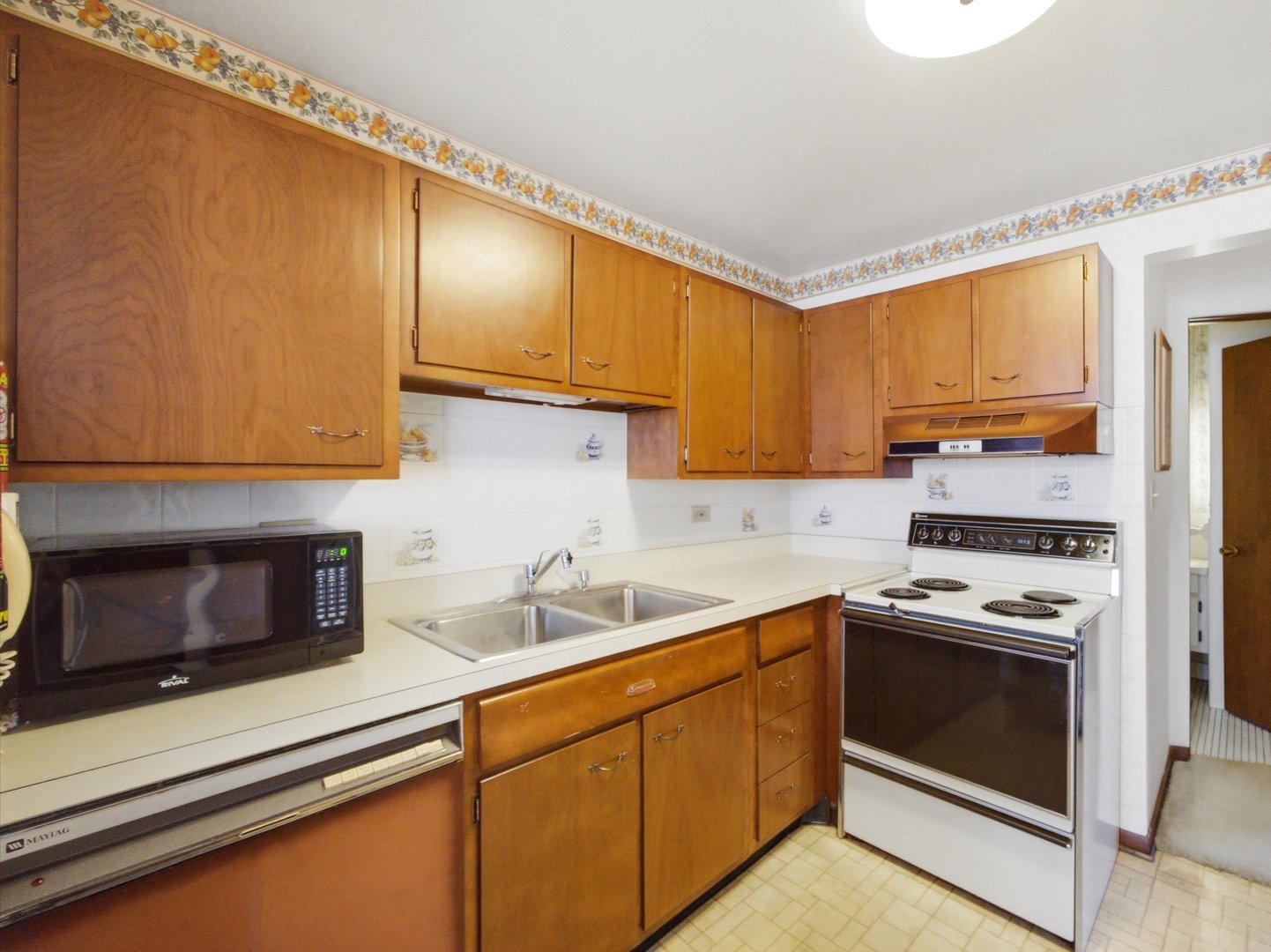 7318 Lake Street Unit: 4