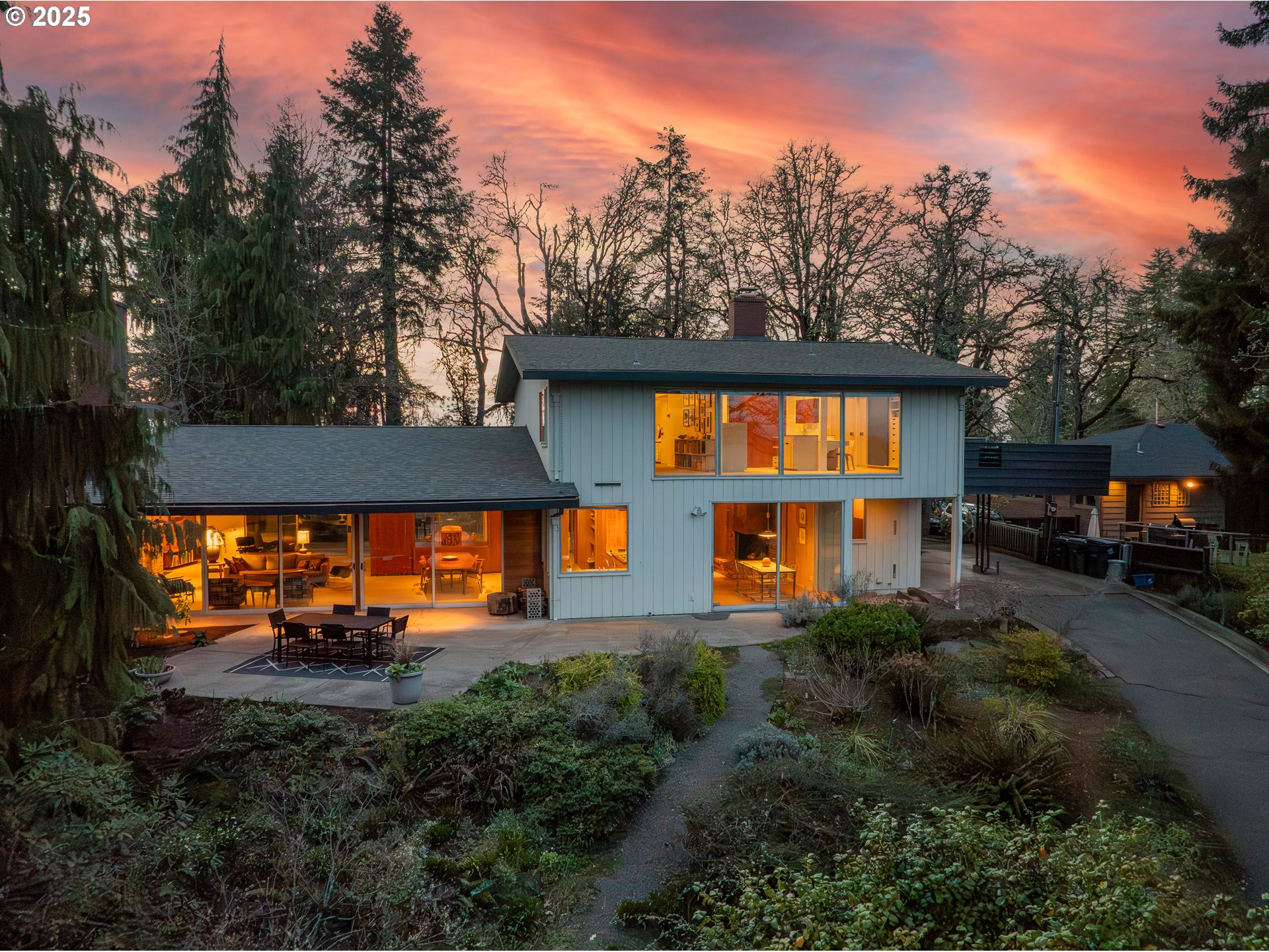 1685 SKYLINE BLVD