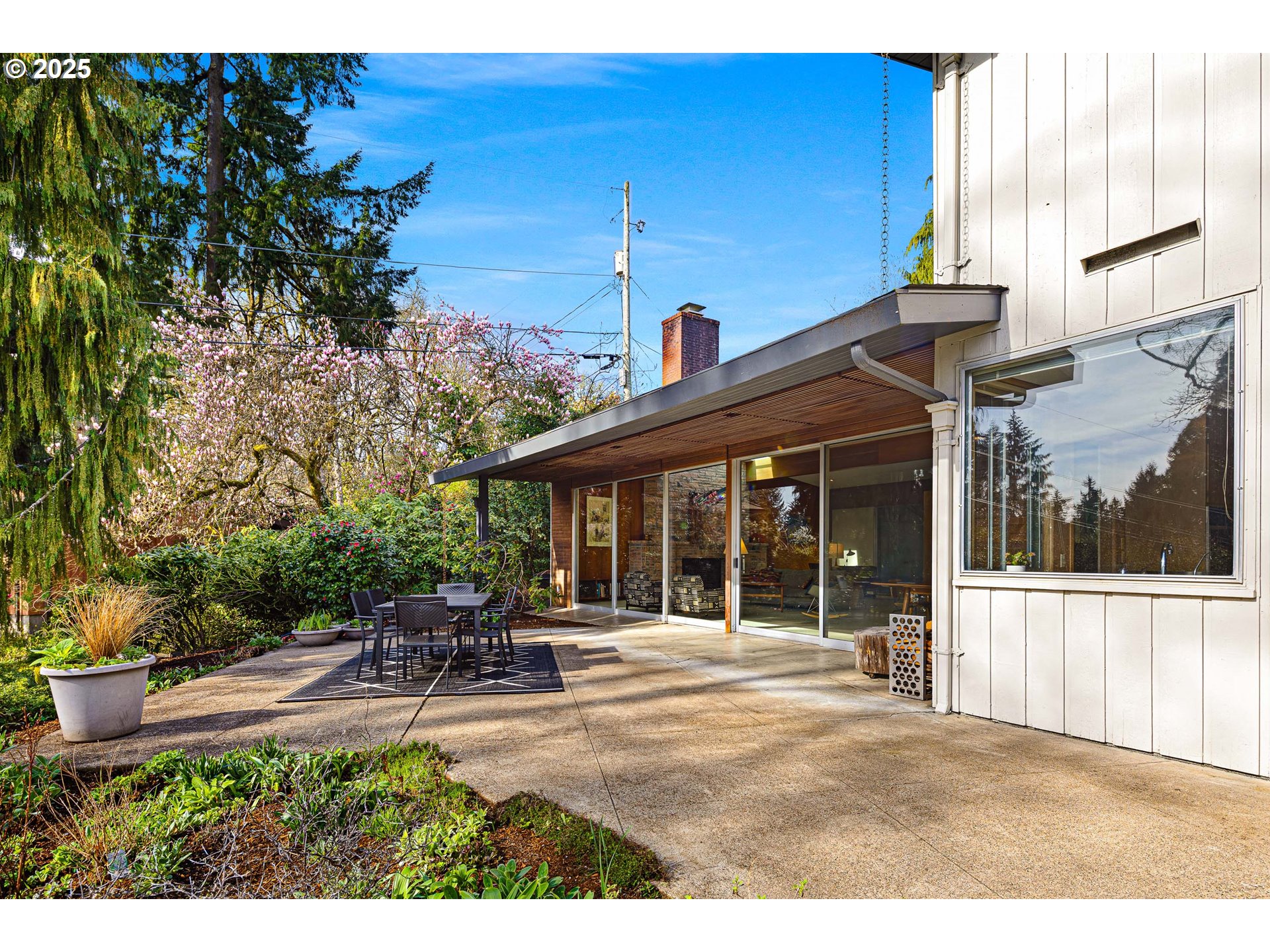 1685 SKYLINE BLVD