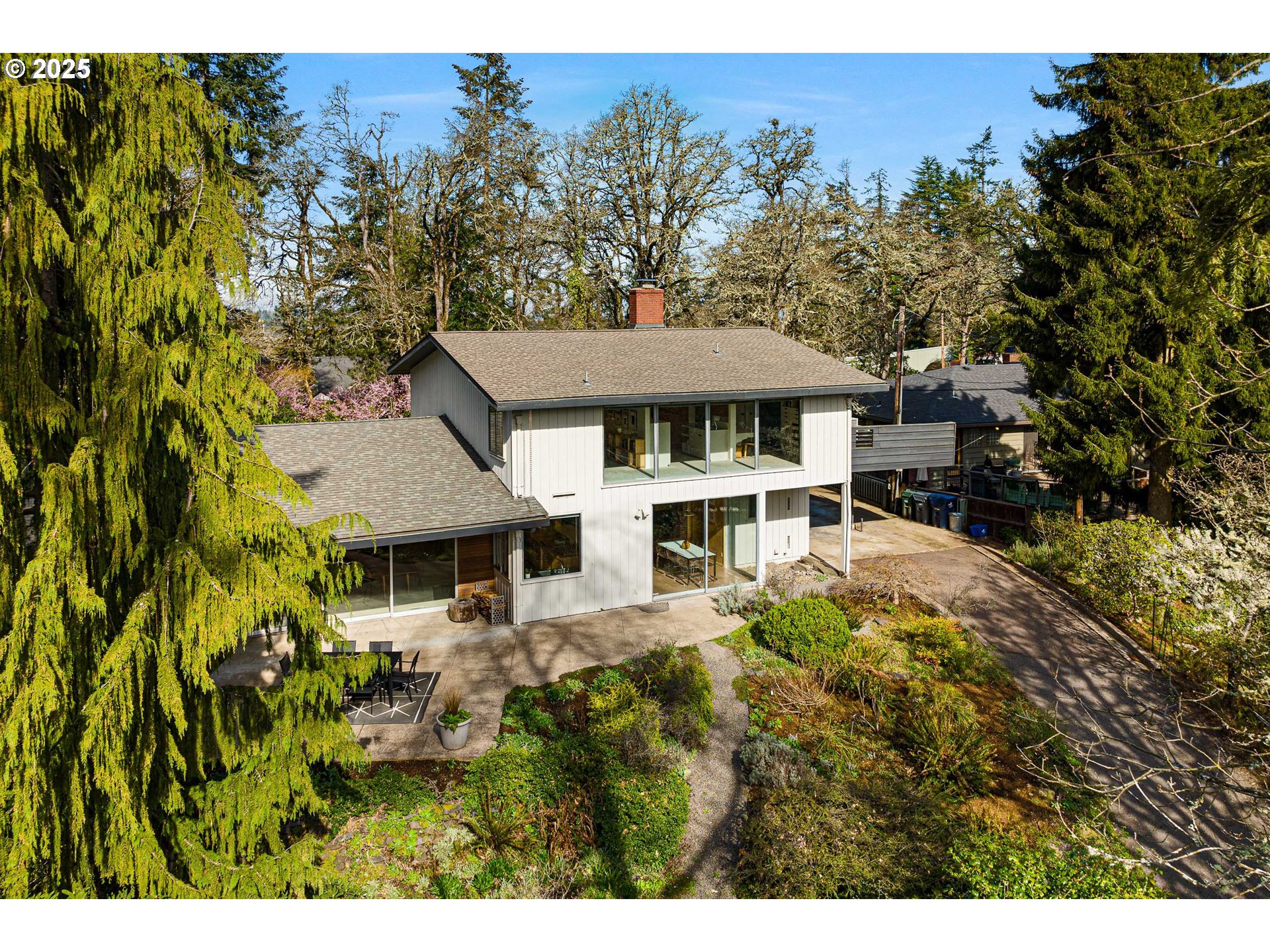1685 SKYLINE BLVD