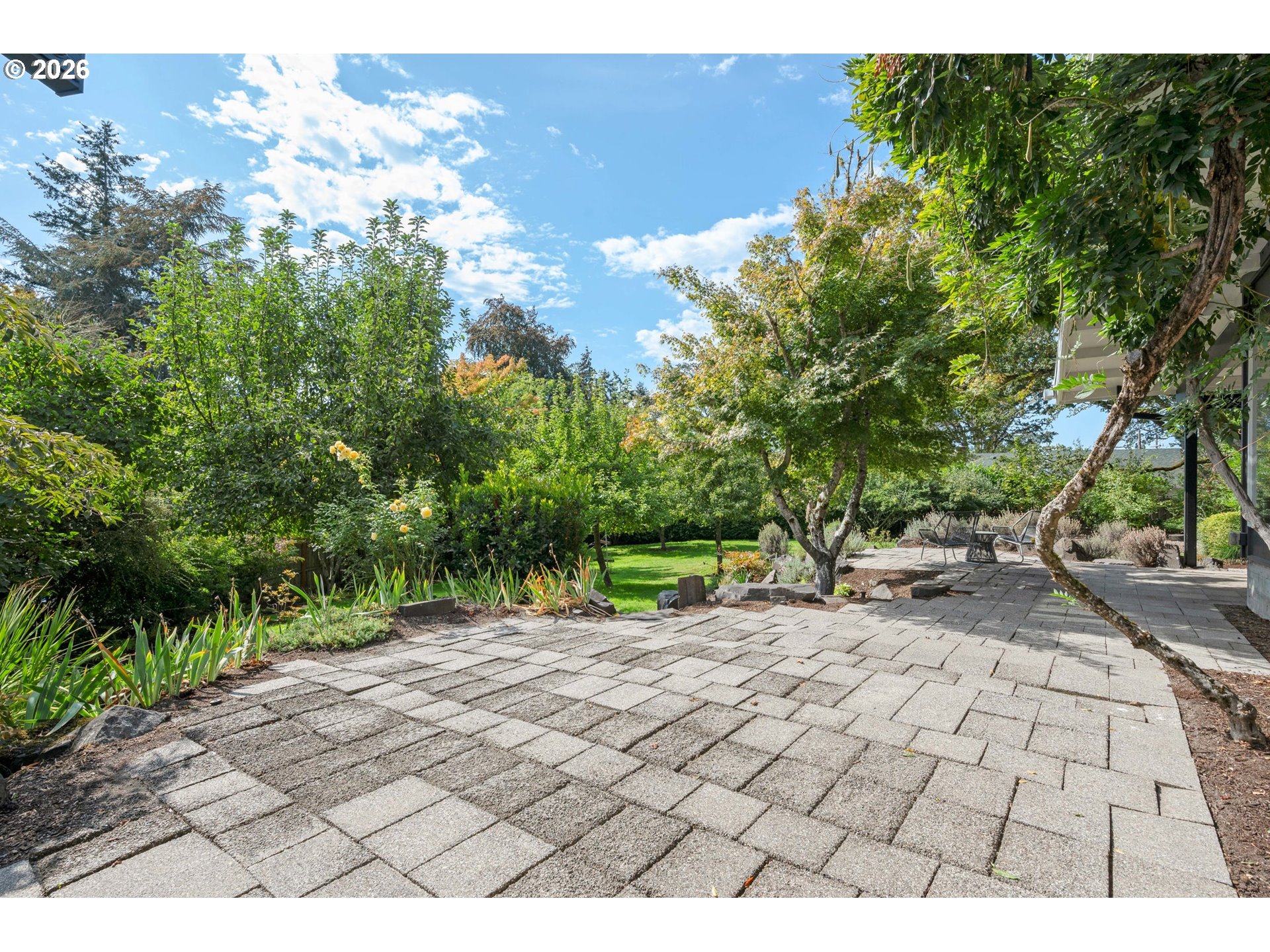 2606 SPRING BLVD