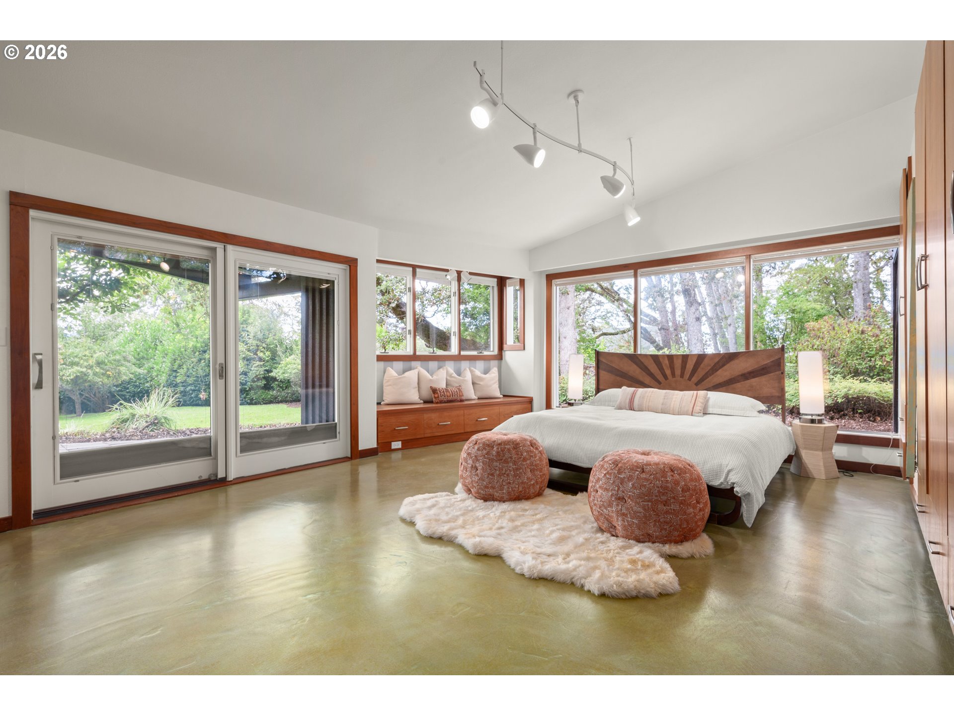 2606 SPRING BLVD