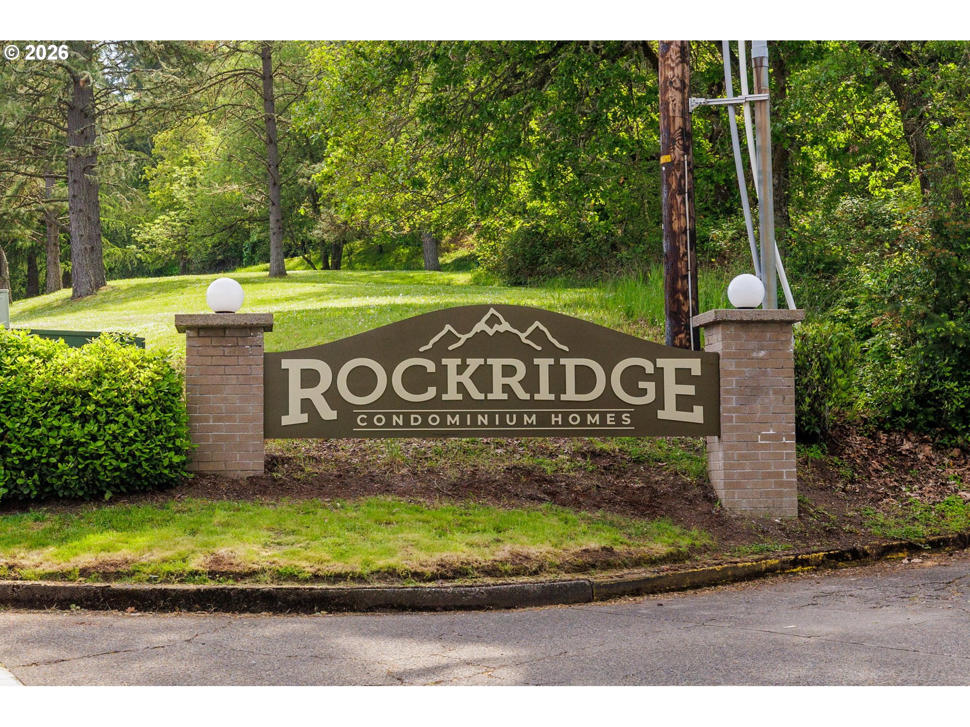 79 ROCKRIDGE DR