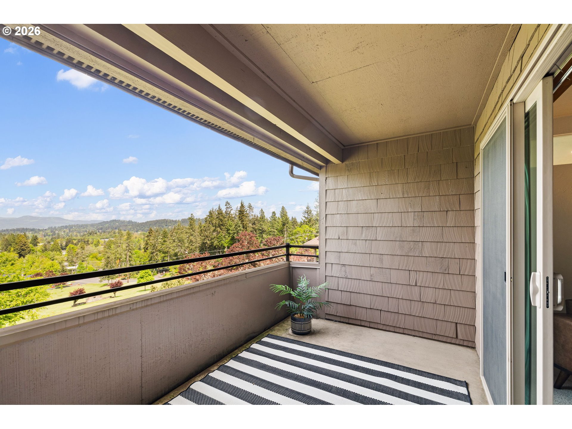 79 ROCKRIDGE DR